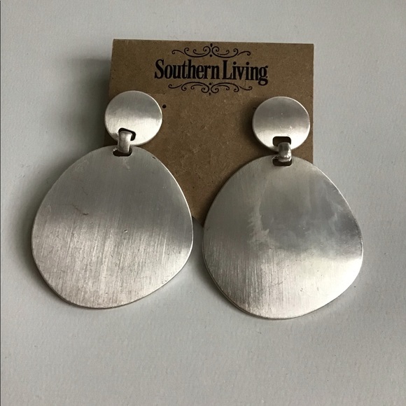 Southern Living Jewelry - Beautiful circle drop earrings